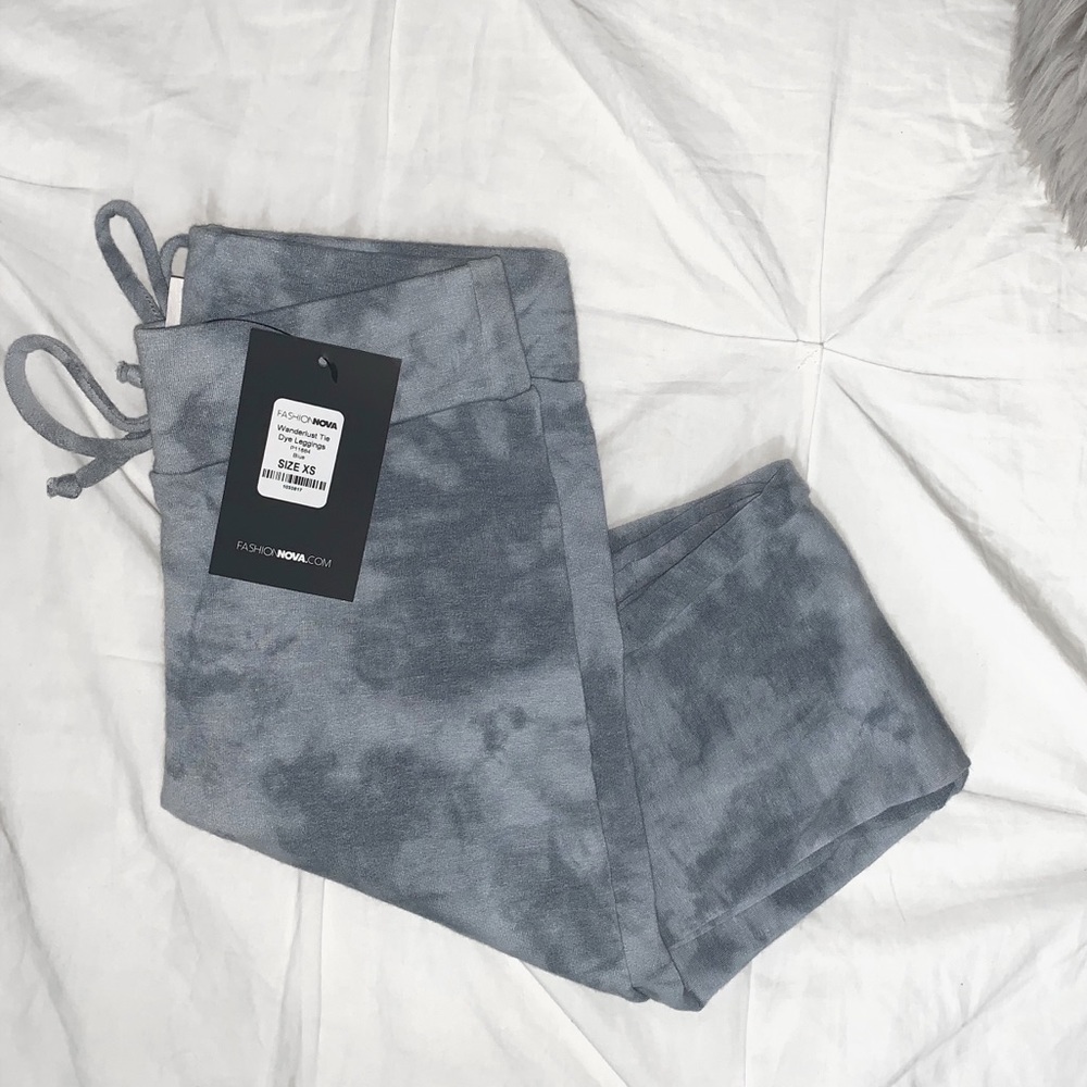 Fashionnova tie dye leggings